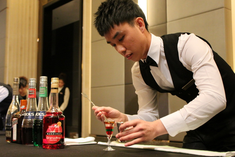 “摇滚比赛”调酒比赛。